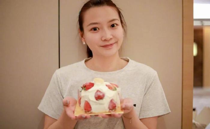 奥运名将多面人生:甜蜜新婚 从商当院长身份不设限