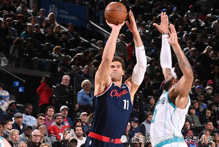 乐鱼官网下载-长痛不如短痛，快船就应该赶紧放弃这位偶尔奏效的内线老将？